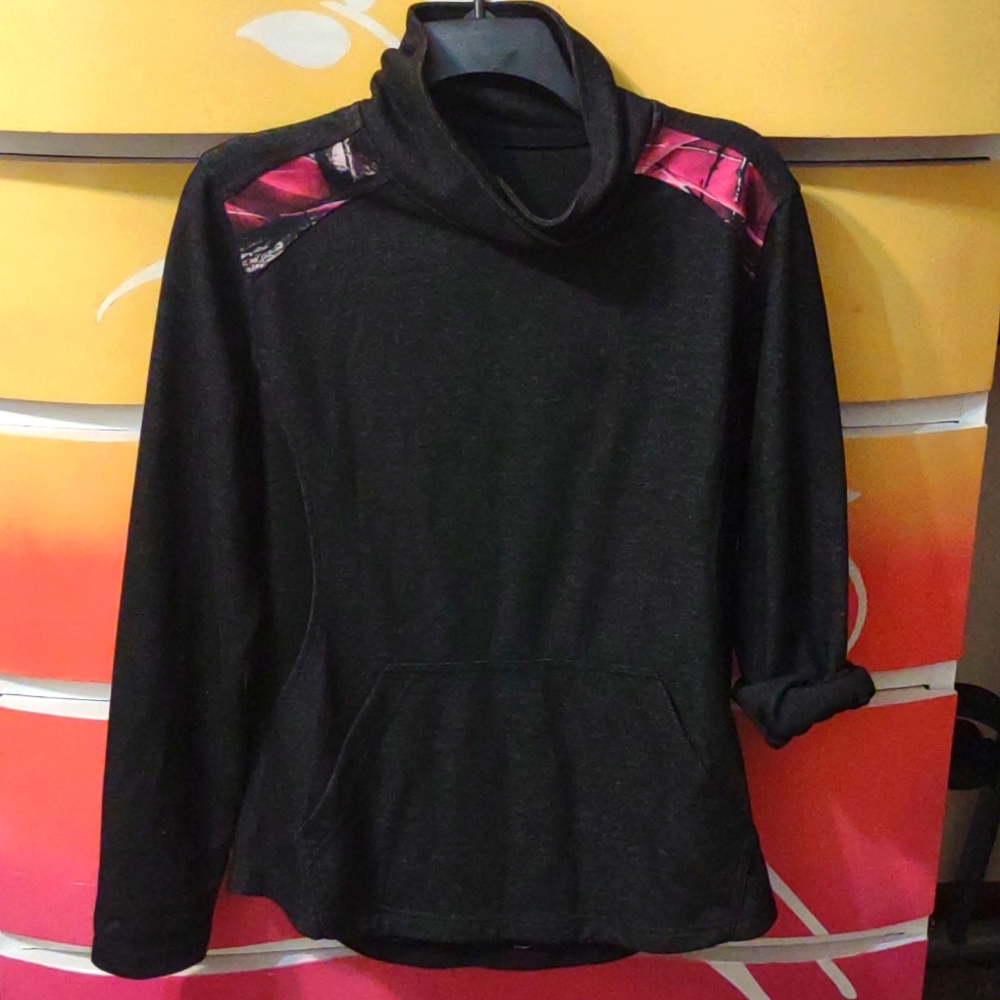 Huntworth pink camo sweater size Large